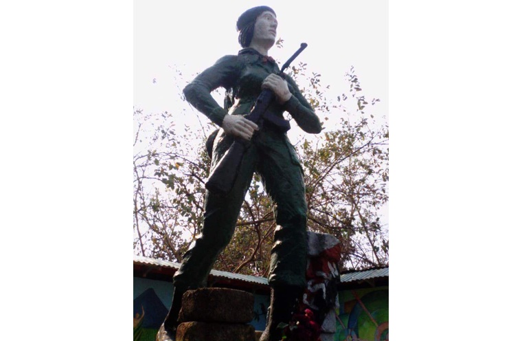 Homenaje a Luisa Amanda Espinoza y Enrique Lorente
